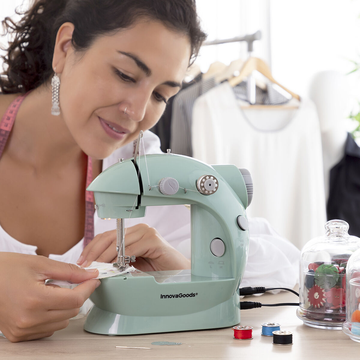 Mini Macchina da Cucire Portatile con LED, Rasafilo e Accessori Sewny InnovaGoods - Immagine 2